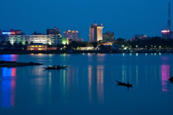 The Perfume River bisects the central Việt Nam city of Huế 